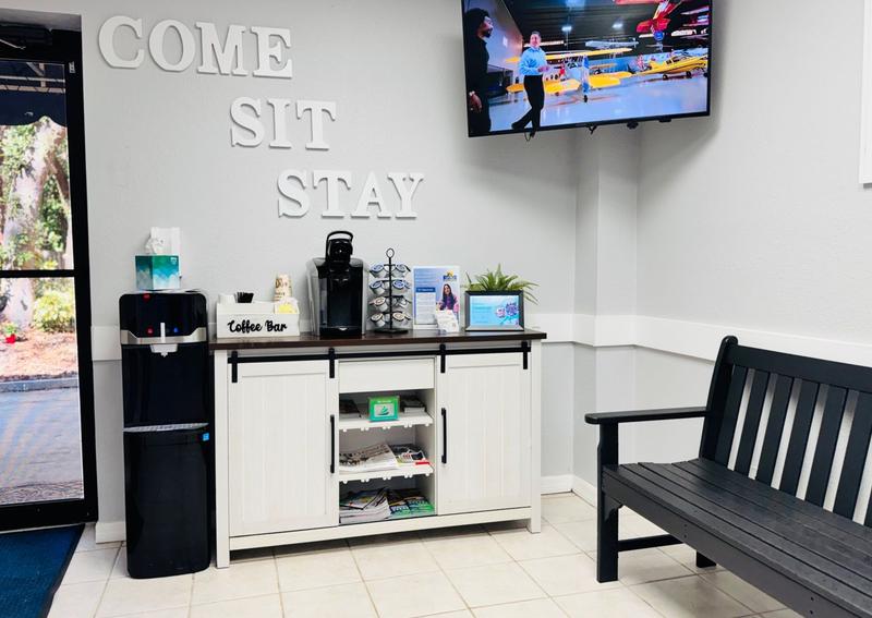 Carousel Slide 2: The waiting room (Lobby)