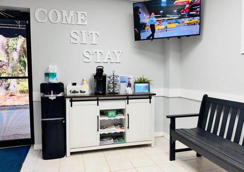 Carousel Slide 2: The waiting room (Lobby)